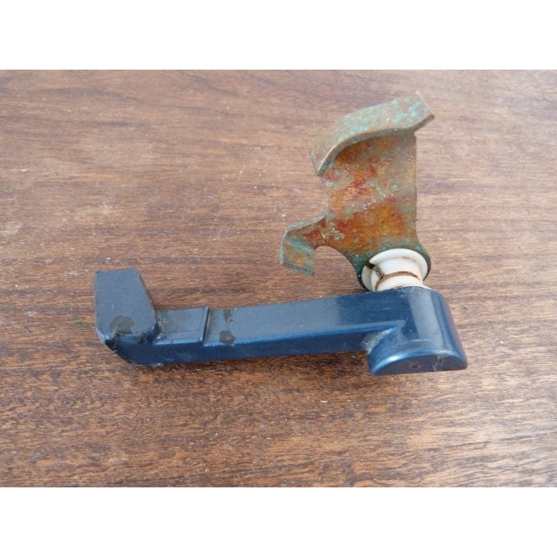 attache capot yamaha 25 dm