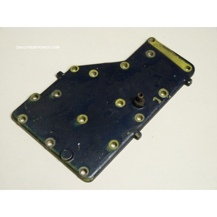 COUVERCLE PLAQUE D'ECHAPPEMENT 40 CV 2T YAMAHA MARINER