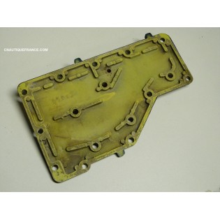COUVERCLE PLAQUE D'ECHAPPEMENT 40 CV 2T YAMAHA MARINER