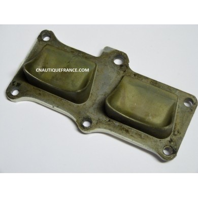 PLAQUE D'ECHAPPEMENT 9.9 - 15 CV 2T JOHNSON EVINRUDE 