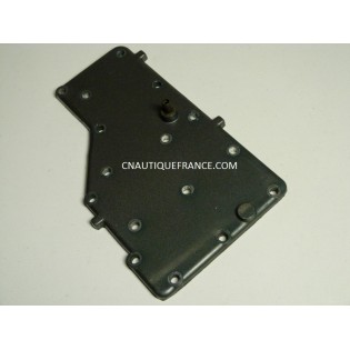 COUVERCLE PLAQUE ECHAPPEMENT 40 CV YAMAHA 676  02