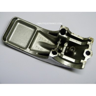 LOWER MOUNT COVER 9.9 - 15 HP HONDA ZV4 - R