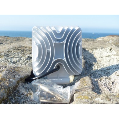 PROJECTEUR ETANCHE A LED - CARRE 8 X 3 W